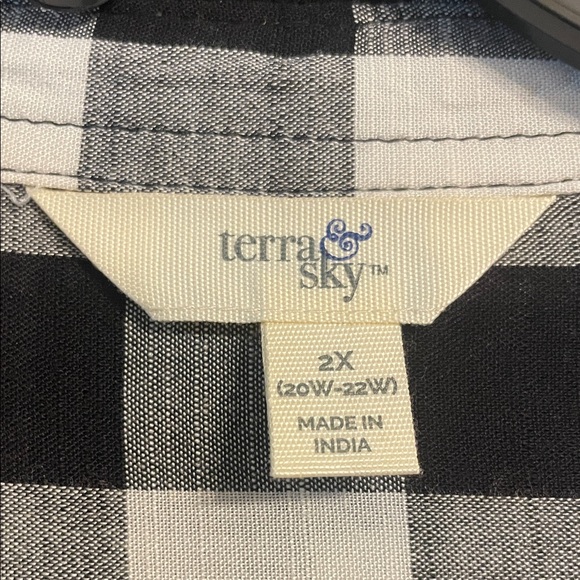 Black and White Checkered women’s long sleeve - Picture 3 of 4